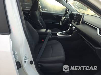 2025 Toyota RAV4 LE - zdjęcie 8 z 25 - miniatura