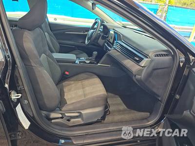 2025 Toyota Camry LE - zdjęcie 8 z 25 - miniatura