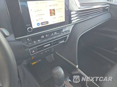 2025 Toyota Camry LE - zdjęcie 11 z 25 - miniatura