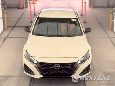 2025 Nissan Altima SR - zdjęcie 2 z 31 - miniatura