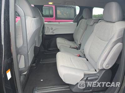 2025 Toyota Sienna LE 8-Passenger 120.5" WB - zdjęcie 13 z 22 - miniatura