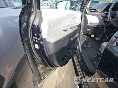 2025 Toyota Sienna LE 8-Passenger 120.5" WB - zdjęcie 9 z 28 - miniatura