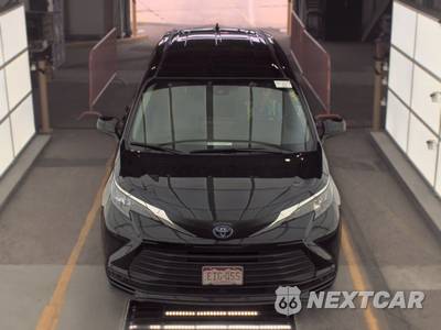 2025 Toyota Sienna LE 8-Passenger 120.5" WB - zdjęcie 2 z 28 - miniatura