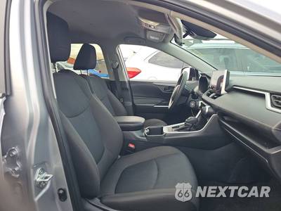 2025 Toyota RAV4 LE - zdjęcie 8 z 27 - miniatura
