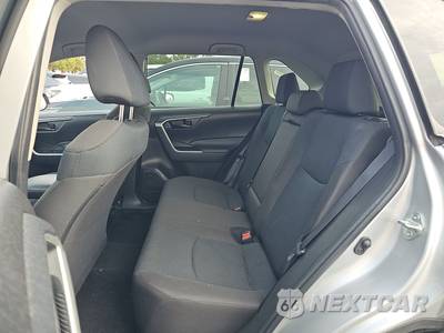 2025 Toyota RAV4 LE - zdjęcie 13 z 27 - miniatura