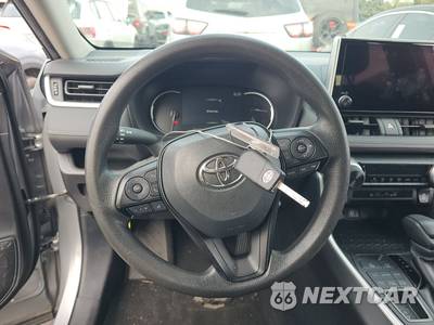 2025 Toyota RAV4 LE - zdjęcie 10 z 27 - miniatura