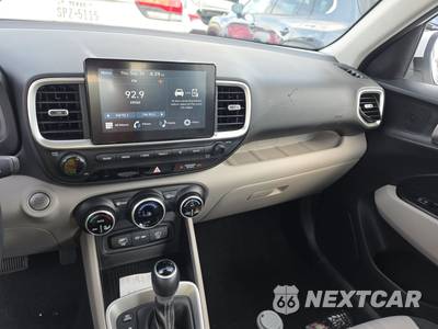 2025 Hyundai Venue SEL - zdjęcie 11 z 23 - miniatura