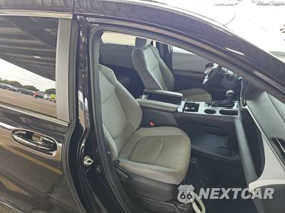 2025 Toyota Sienna LE 8-Passenger 120.5" WB - zdjęcie 8 z 29 - miniatura