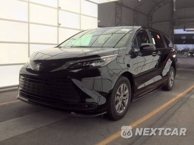 2025 Toyota Sienna LE 8-Passenger 120.5" WB