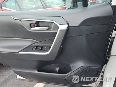 2025 Toyota RAV4 Hybrid XLE - zdjęcie 9 z 36 - miniatura