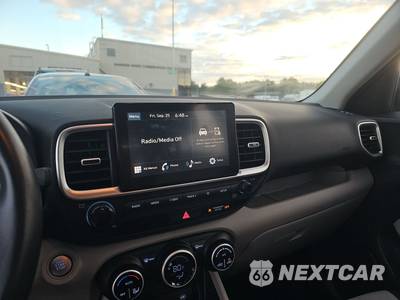 2025 Hyundai Venue SEL - zdjęcie 11 z 17 - miniatura