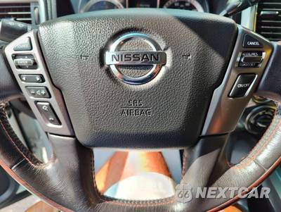2018 Nissan TITAN XD Platinum Reserve Crew Cab Medium Bed - zdjęcie 17 z 50 - miniatura