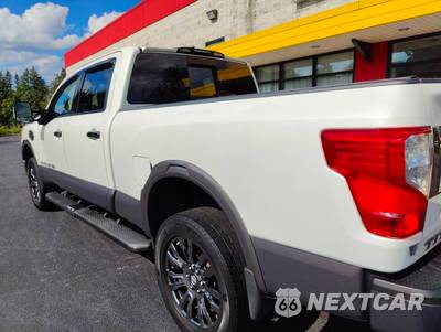 2018 Nissan TITAN XD Platinum Reserve Crew Cab Medium Bed - zdjęcie 34 z 50 - miniatura