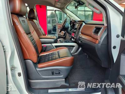 2018 Nissan TITAN XD Platinum Reserve Crew Cab Medium Bed - zdjęcie 8 z 50 - miniatura