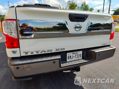 2018 Nissan TITAN XD Platinum Reserve Crew Cab Medium Bed - zdjęcie 31 z 50 - miniatura