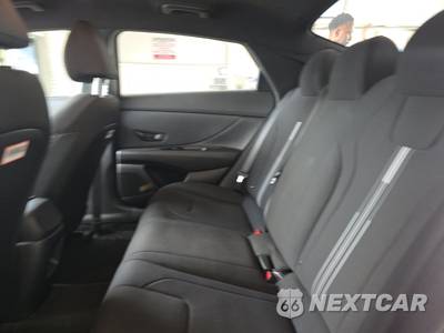 2025 Hyundai Elantra SEL Sport - zdjęcie 13 z 17 - miniatura