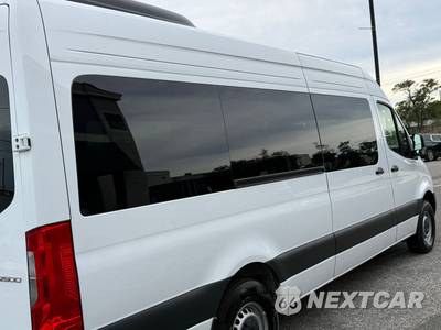 2025 Mercedes-Benz Sprinter 2500 Passenger Van High Roof 170.0" WB - zdjęcie 14 z 45 - miniatura