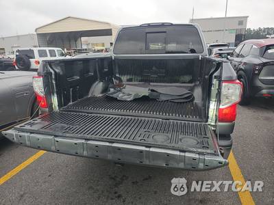 2017 Nissan TITAN SV Crew Cab Short Bed - zdjęcie 16 z 25 - miniatura