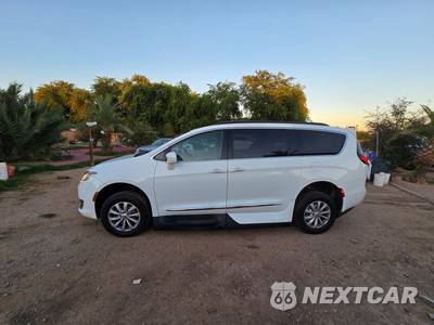 2017 Chrysler Pacifica Touring L 121.6" WB - zdjęcie 18 z 50 - miniatura