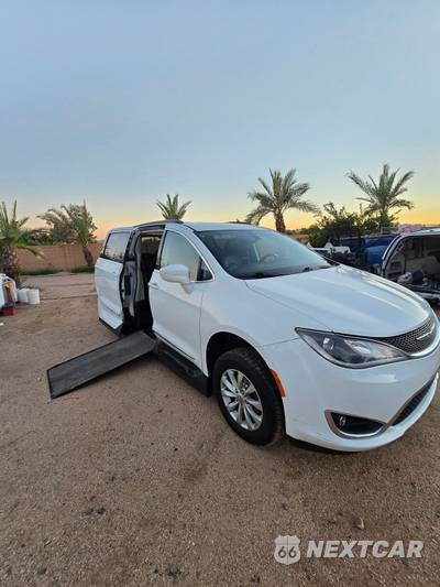 2017 Chrysler Pacifica Touring L 121.6" WB