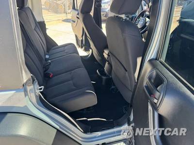 2014 Jeep Wrangler Unlimited Sport - zdjęcie 12 z 26 - miniatura