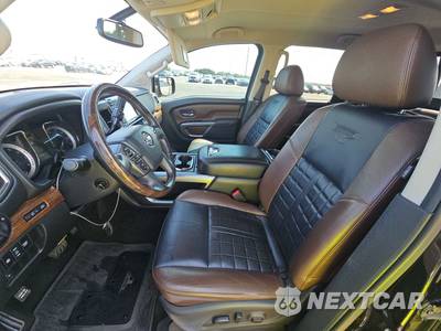 2018 Nissan TITAN Platinum Reserve Crew Cab Short Bed - zdjęcie 7 z 27 - miniatura