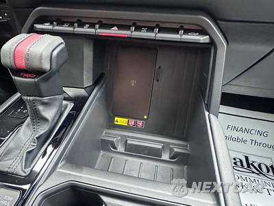 2026 Toyota Tundra i-FORCE MAX TRD Pro Crew Cab Short Bed - zdjęcie 38 z 45 - miniatura