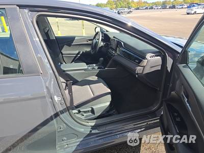2026 Toyota Camry LE - zdjęcie 8 z 26 - miniatura