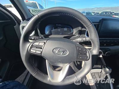 2025 Hyundai Venue SEL - zdjęcie 10 z 28 - miniatura