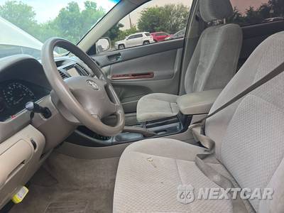 2004 Toyota Camry LE - zdjęcie 7 z 37 - miniatura