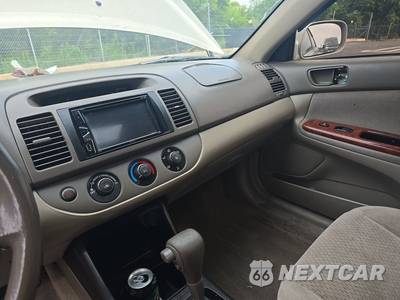 2004 Toyota Camry LE - zdjęcie 11 z 37 - miniatura