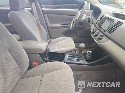 2004 Toyota Camry LE - zdjęcie 8 z 37 - miniatura