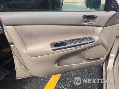 2004 Toyota Camry LE - zdjęcie 9 z 37 - miniatura