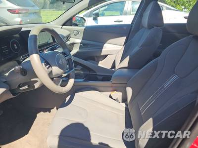 2025 Hyundai Elantra SEL Convenience - zdjęcie 7 z 17 - miniatura