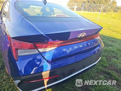 2025 Hyundai Elantra SEL Convenience - zdjęcie 5 z 17 - miniatura