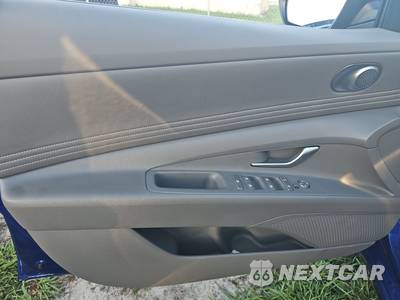 2025 Hyundai Elantra SEL Convenience - zdjęcie 9 z 17 - miniatura