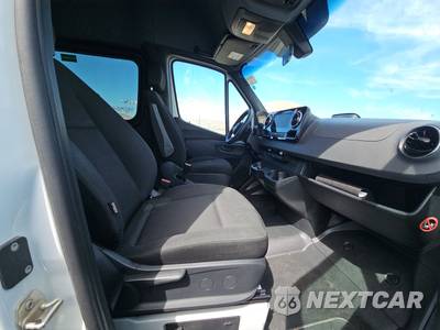 2025 Mercedes-Benz Sprinter 2500 Passenger Van Standard Roof 144.0" WB - zdjęcie 8 z 20 - miniatura
