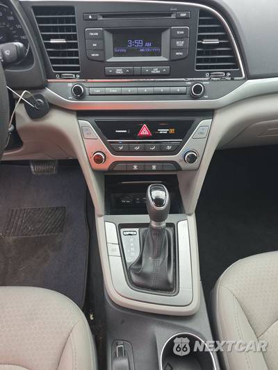 2017 Hyundai Elantra SE Sedan - zdjęcie 17 z 24 - miniatura