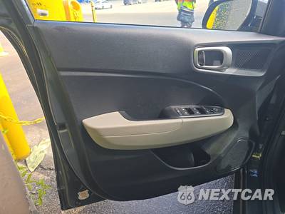 2025 Hyundai Venue SEL - zdjęcie 9 z 27 - miniatura