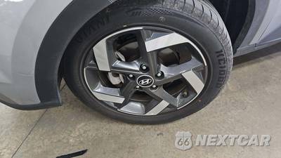 2025 Hyundai Venue SEL - zdjęcie 30 z 31 - miniatura