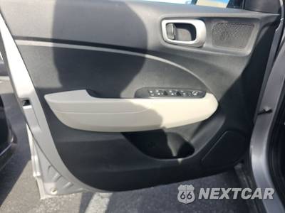 2025 Hyundai Venue SEL - zdjęcie 9 z 39 - miniatura