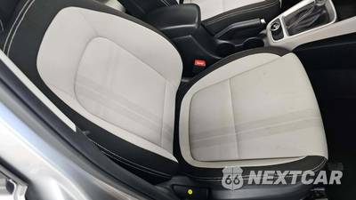2025 Hyundai Venue SEL - zdjęcie 28 z 39 - miniatura
