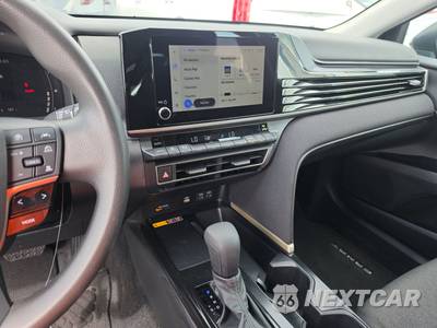2026 Toyota Camry LE - zdjęcie 11 z 24 - miniatura