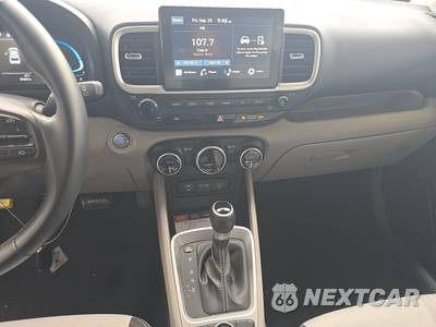2025 Hyundai Venue SEL - zdjęcie 11 z 34 - miniatura