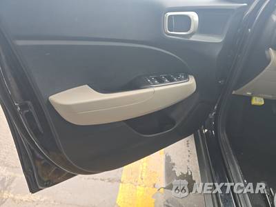 2025 Hyundai Venue SEL - zdjęcie 9 z 34 - miniatura