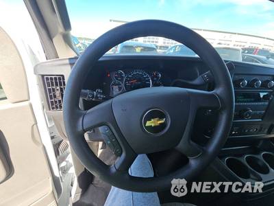 2025 Chevrolet Express 3500 Passenger Van LT 1LT 155.1" WB - zdjęcie 10 z 27 - miniatura