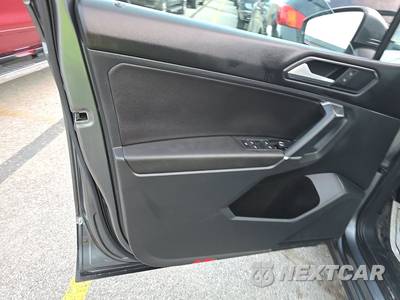 2018 Volkswagen Tiguan SE - zdjęcie 9 z 27 - miniatura