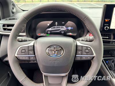 2026 Toyota Sienna Limited 7-Passenger 120.5" WB - zdjęcie 17 z 45 - miniatura