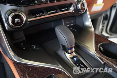2026 Lexus LX 700h Ultra Luxury - zdjęcie 7 z 33 - miniatura