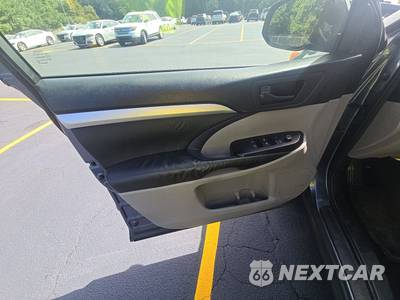 2015 Toyota Highlander LE Plus - zdjęcie 9 z 31 - miniatura
